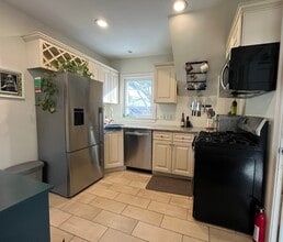 32 Hautevale St, Unit 2 in Boston, MA - Building Photo - Building Photo