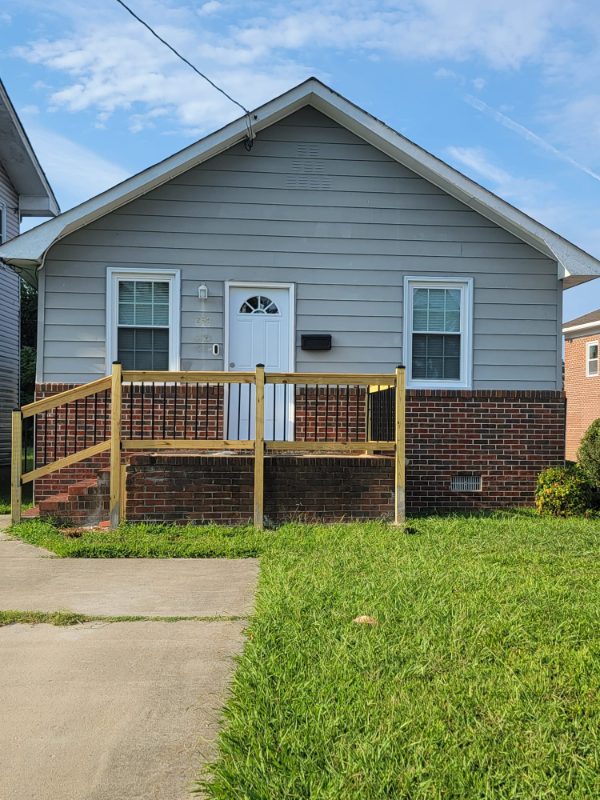 property at 260 W Queen St