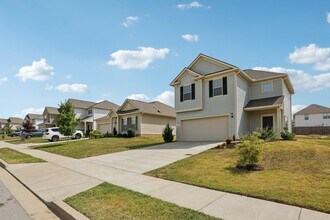 2018 Sercy Dr in Spring Hill, TN - Building Photo - Building Photo