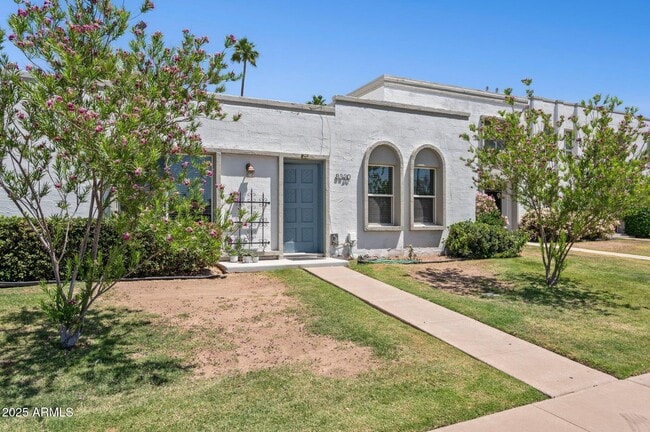 8320 E Chaparral Rd in Scottsdale, AZ - Building Photo - Building Photo
