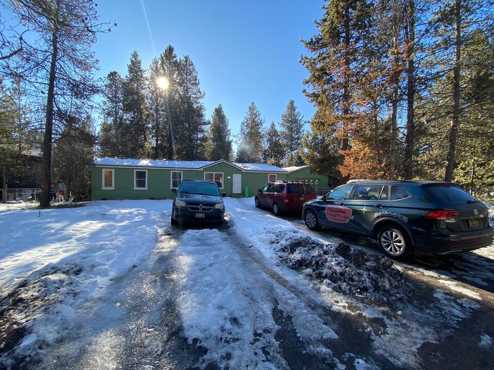 16895 Sharp Dr in Bend, OR - Building Photo