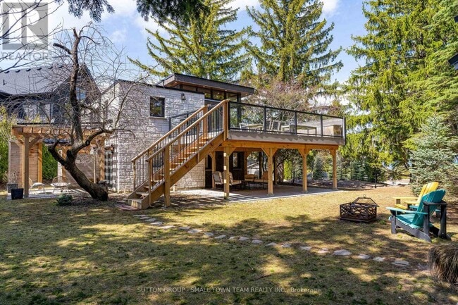 property at 114 Lakeshore Rd W
