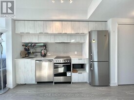 181 Dundas St E in Toronto, ON - Building Photo