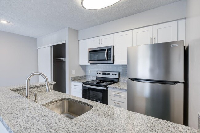 Wexford Lakes Apartments and Townhomes in Columbus, OH - Foto de edificio - Building Photo