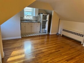 87 Oak St in Deer Park, NY - Building Photo - Building Photo