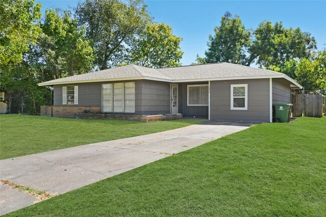 5870 Reed Rd in Houston, TX - Building Photo - Building Photo