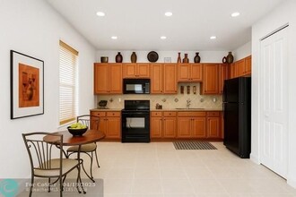 8713 Buckskin Manor in Cooper City, FL - Foto de edificio - Building Photo