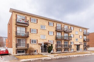 490 De Roanne Rue in Laval, QC - Building Photo