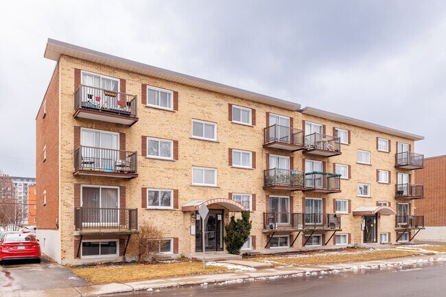 490 De Roanne Rue