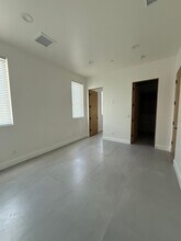 22745 Califia St in Woodland Hills, CA - Building Photo - Building Photo