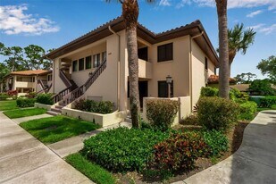 5224 Lake Village Dr in Sarasota, FL - Building Photo