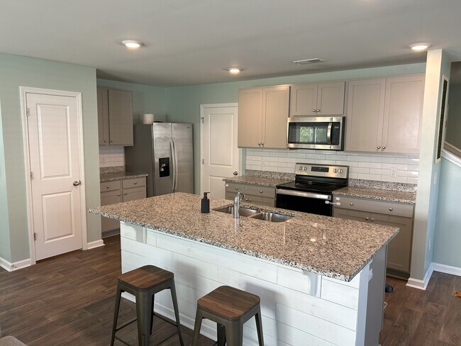 121 Barbados Cir in Guyton, GA - Foto de edificio - Building Photo