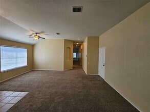 1232 Sweetwater Dr in Burleson, TX - Foto de edificio - Building Photo