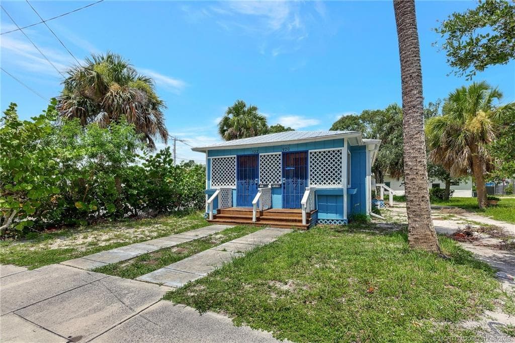 922 SE Bayou Ave in Stuart, FL - Building Photo