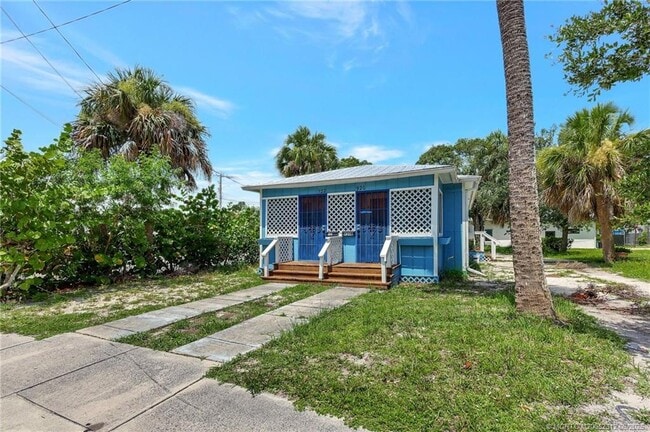 property at 922 SE Bayou Ave