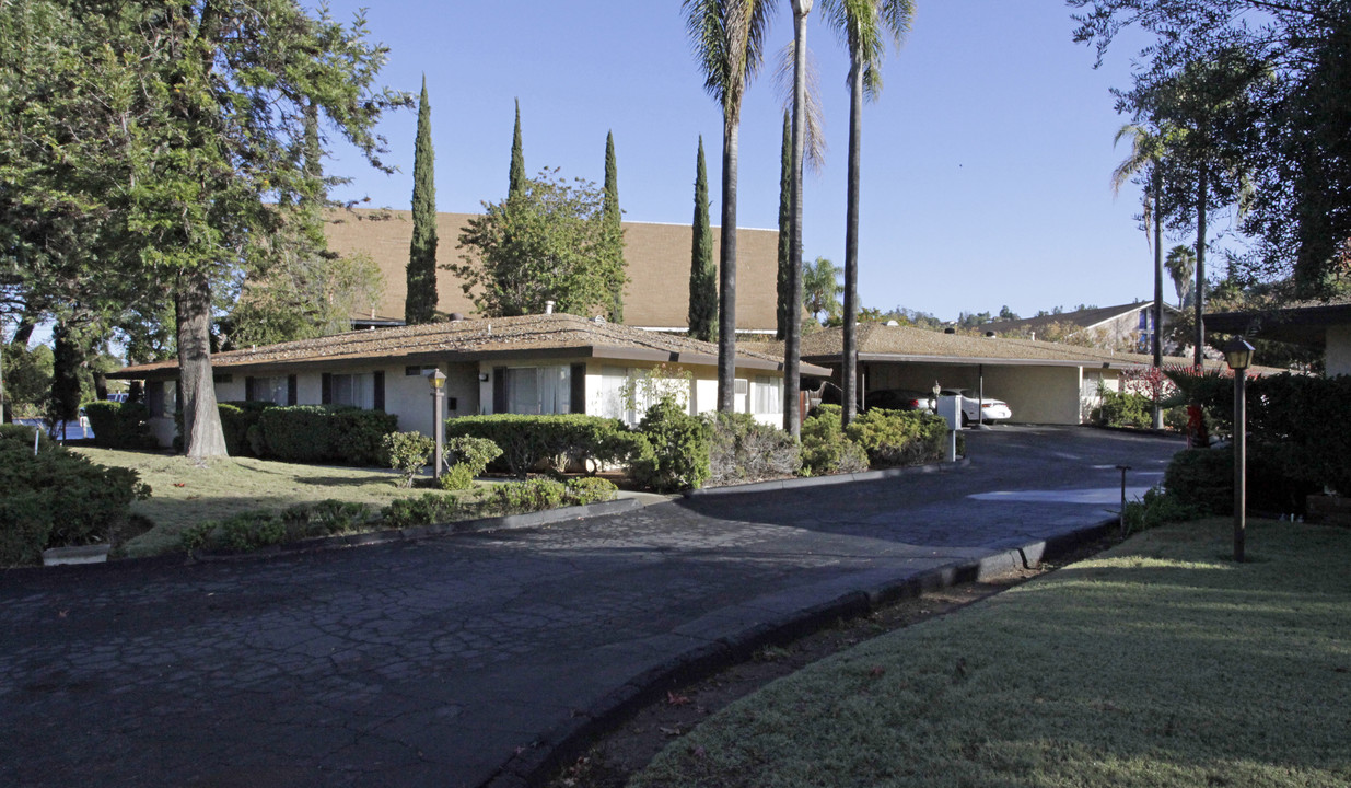 Juniper Commons in Escondido, CA - Building Photo