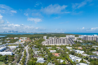 The Emerald Bay in Miami, FL - Building Photo - Building Photo