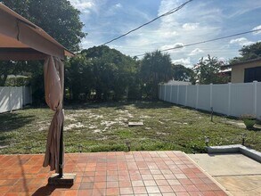 1092 Florence Rd, Unit 1092 in Lantana, FL - Building Photo - Building Photo