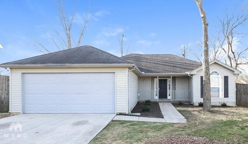 421 Lake Forest Dr in La Vergne, TN - Building Photo