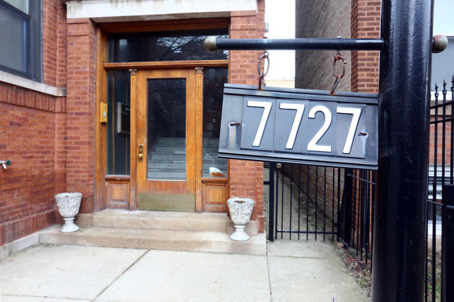 7727 N Marshfield Ave in Chicago, IL - Building Photo - Building Photo