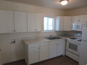 2796 Claxter Rd NE in Salem, OR - Building Photo - Building Photo
