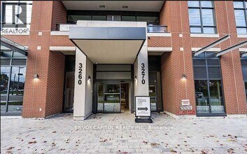 3260 Sheppard Ave E in Toronto, ON - Building Photo - Building Photo