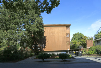 Glen Eyrie Towers Apartments in San Jose, CA - Building Photo - Building Photo