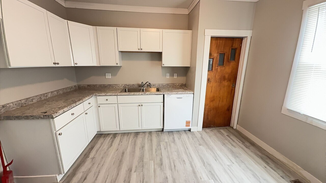 1807 S Walnut St in Muncie, IN - Building Photo