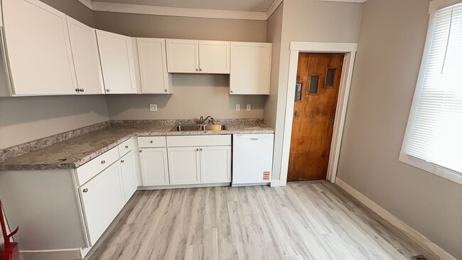 property at 1807 S Walnut St