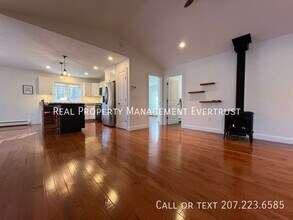 65 Shore Rd in Windham, ME - Building Photo - Building Photo