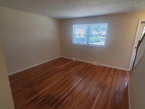 174 Pine St, Unit 7 in Holbrook, MA - Building Photo - Building Photo