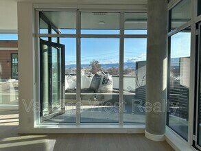 3409 Lakeshore Rd in Kelowna, BC - Building Photo - Building Photo