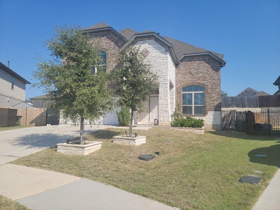 120 Cloyce Ct in Leander, TX - Building Photo