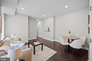 1325 N Franklin St in Philadelphia, PA - Building Photo