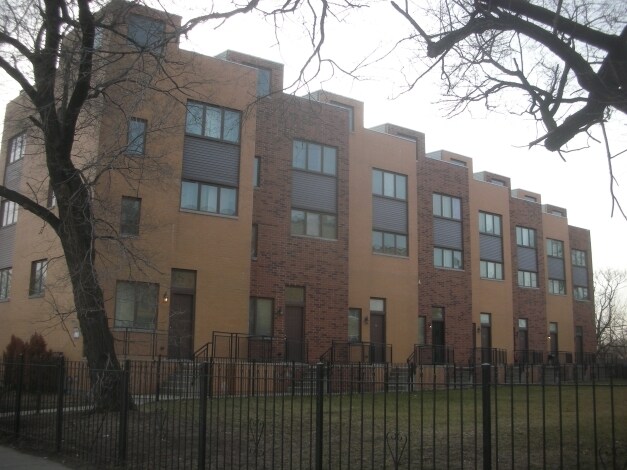 5210 King Townhomes in Chicago, IL - Foto de edificio