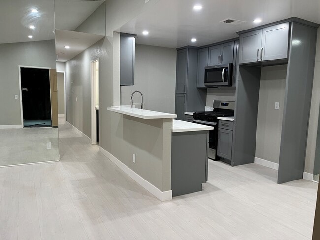 31200 Landau Blvd in Cathedral City, CA - Foto de edificio - Building Photo