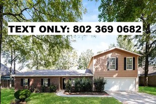 34219 Conroe Huffsmith Rd in Magnolia, TX - Building Photo