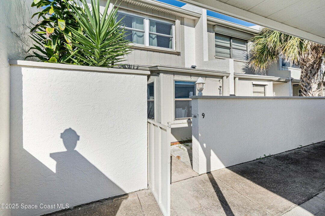 142 Palmetto Ave in Indialantic, FL - Building Photo