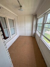 805 W 4th St in Waterloo, IA - Building Photo - Building Photo