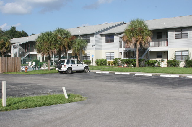 Gateway Place Apartments in St. Petersburg, FL - Building Photo - Building Photo