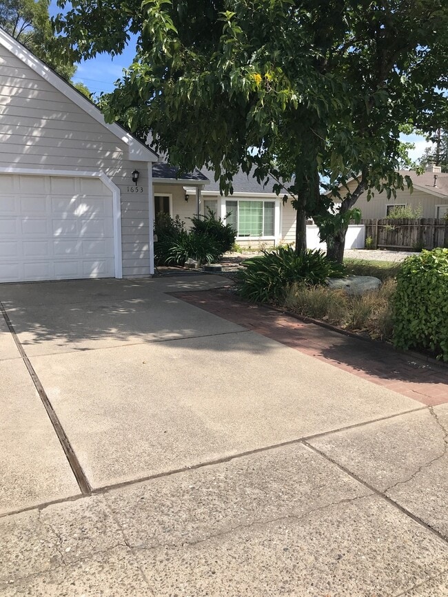 property at 1653 Kildare Dr
