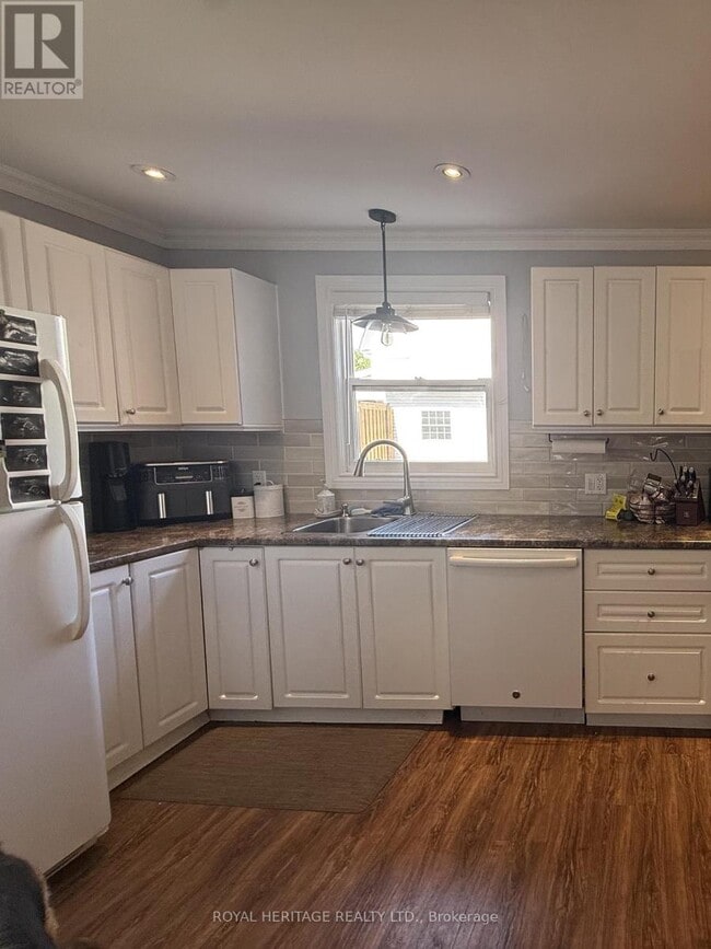 property at 770 Cambridge Ct