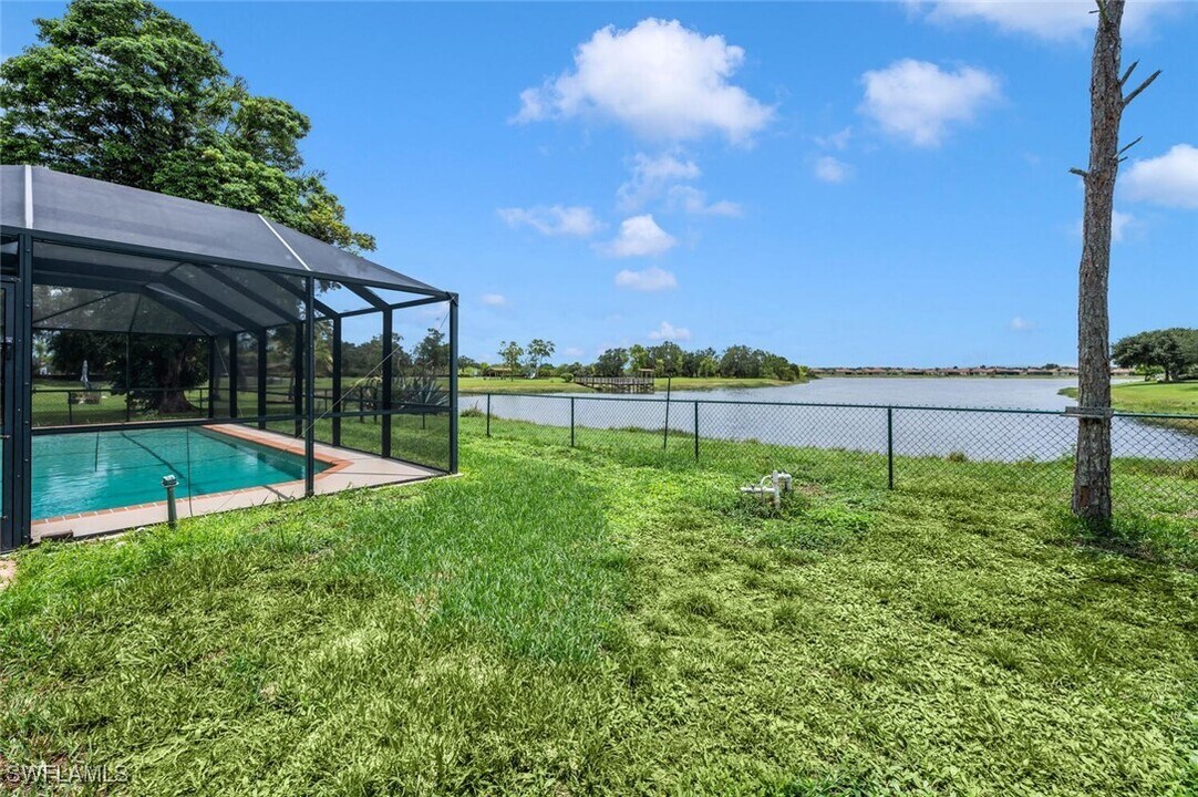 1094 Grove Dr in Naples, FL - Building Photo