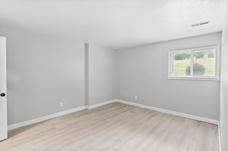 Mariemont Woods in Cincinnati, OH - Foto de edificio - Building Photo