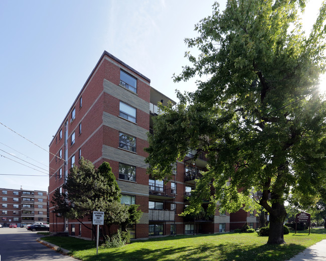 Parkside Apartments in Hamilton, ON - Building Photo - Building Photo