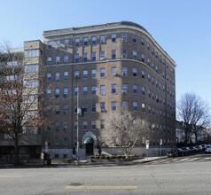 Hampton Arms in Washington, DC - Foto de edificio - Building Photo