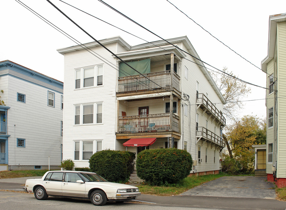 186 Pine St in Lewiston, ME - Foto de edificio