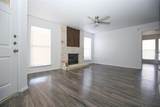 10616 Mellow Meadow Dr in Austin, TX - Building Photo - Building Photo