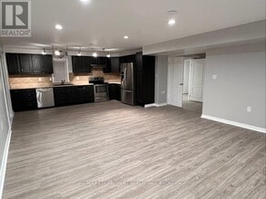 205 Dorchester Dr in Grimsby, ON - Building Photo - Building Photo