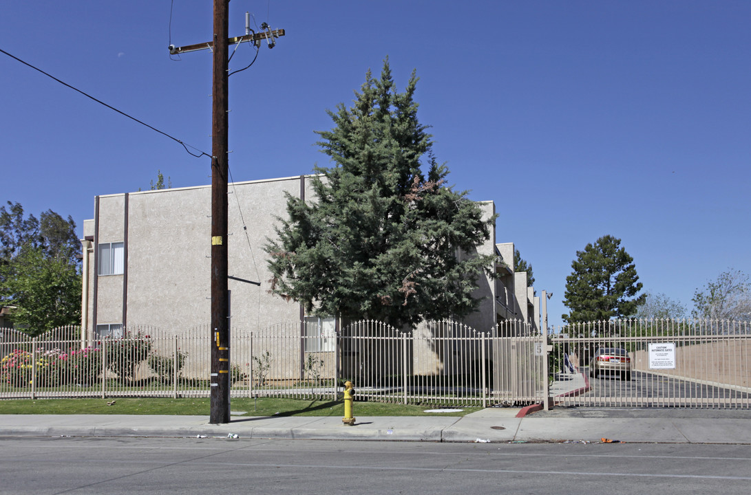 Desert View Apartments in Palmdale, CA - Building Photo